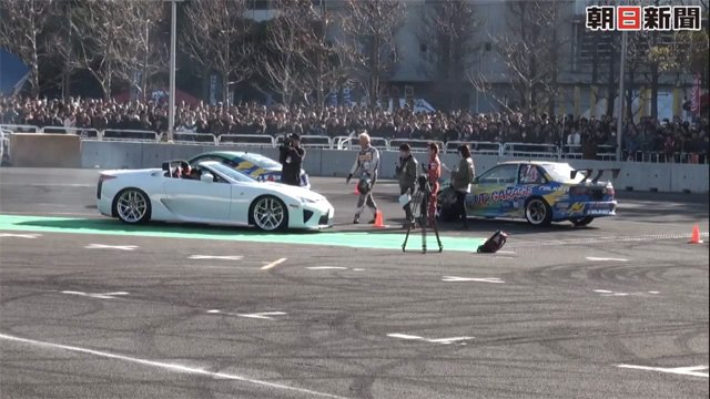 Lexus LFA Roadster, Toyota GT 86 and AE86 Go Drifting [Video]: 2012 Tokyo Auto Salon