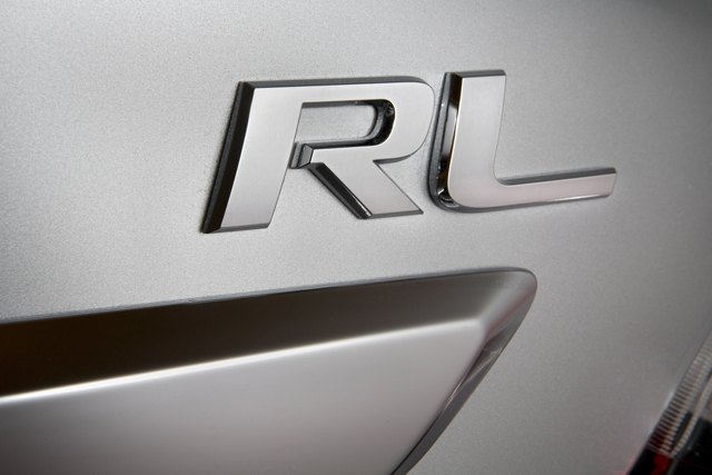 2010 Acura RL Emblem.