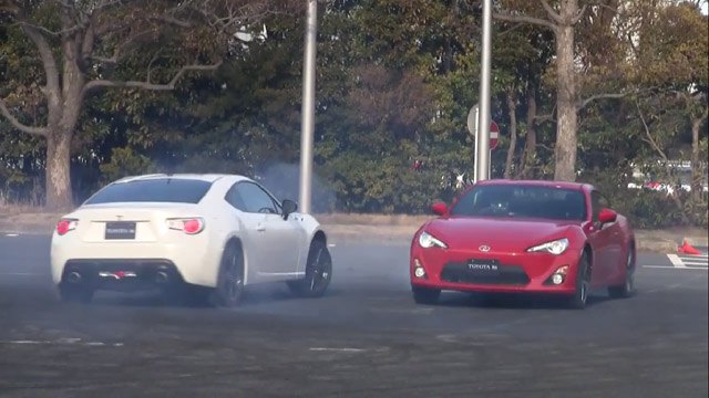 Watch Two Toyota GT 86s in Tandem Drift Battle [Video]