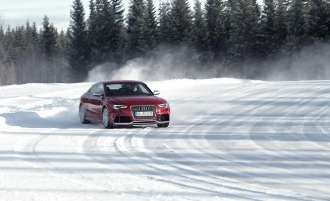 2013 Audi RS5 Exhaust Note in Exhilarating Video