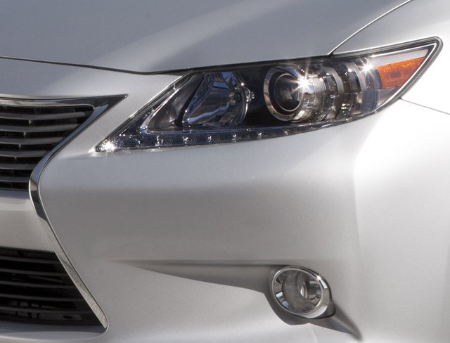 Lexus ES Teased Ahead of New York Auto Show