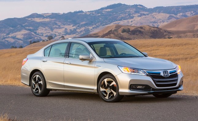 2014 honda accord plug in hybrid offers over 500 miles of driving range