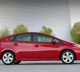 2014 Toyota Prius Liftback Overview | AutoGuide.com