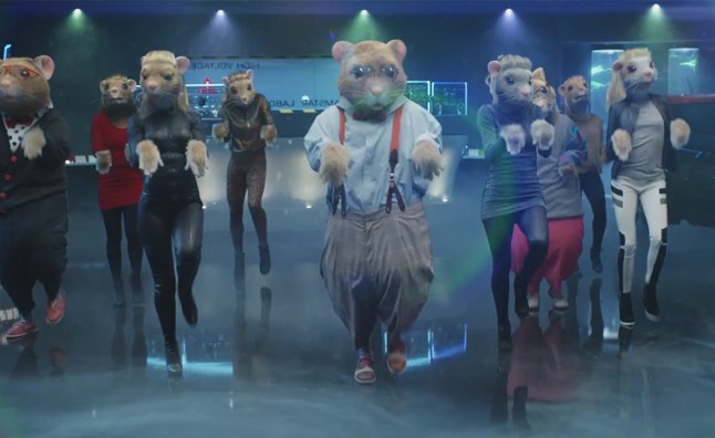 kia hamsters get sexy in new soul ev ad