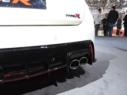 Honda Civic Type R Boasts Insane Performance | AutoGuide.com