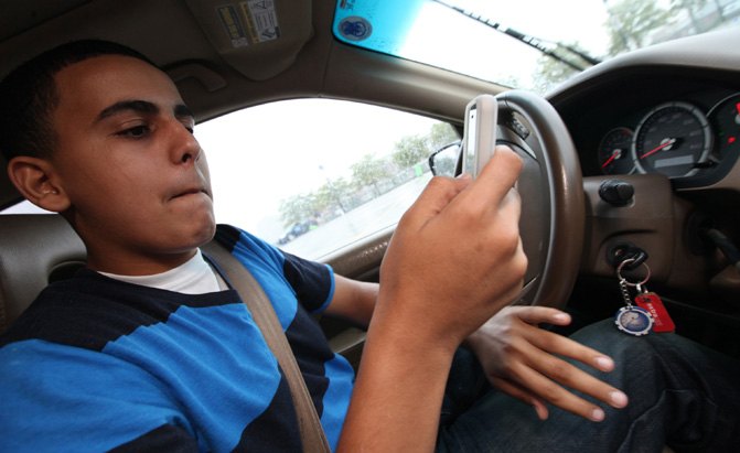 distracted driving prevalent in teen crashes