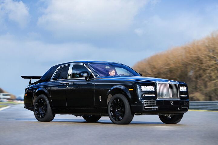 Rolls-Royce SUV Mule Looks Absolutely Ridiculous