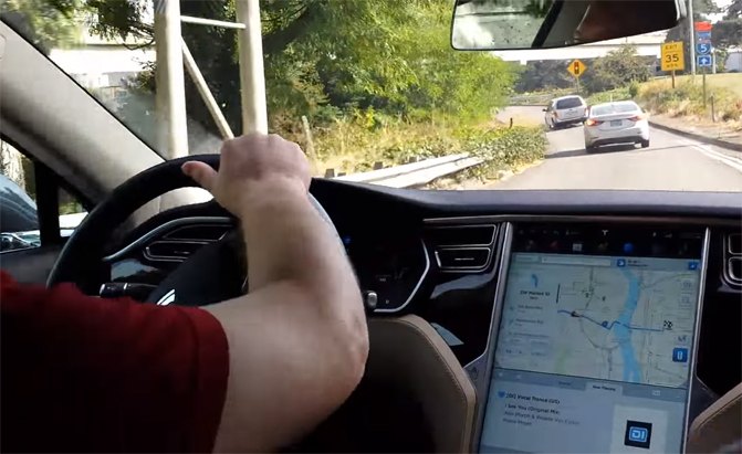Tesla Driver Using Autopilot Has a Close Call Exiting a Freeway