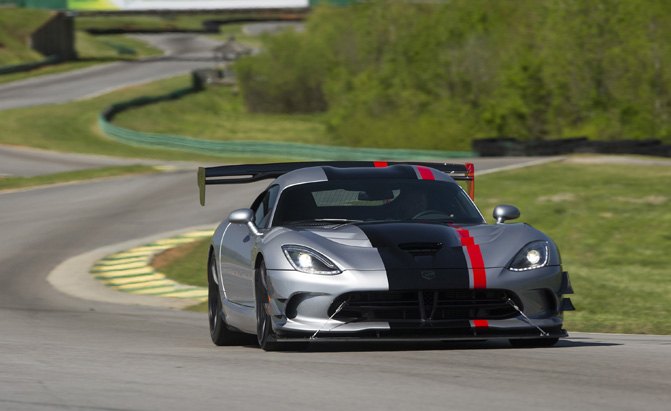 2016 Dodge Viper ACR Holds 13 Track Records Across the Nation