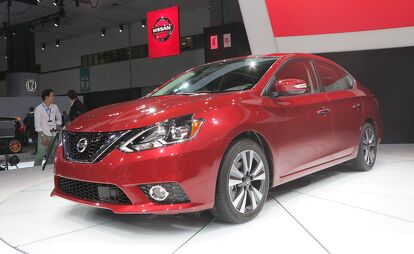 Sentra 2016 Modelos 2016 Nissan Sentra Updated Inside and Out | AutoGuide.com