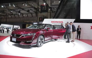 Honda Clarity Fuel Cell Priced, Plug-In Hybrid Variant Coming in 2018