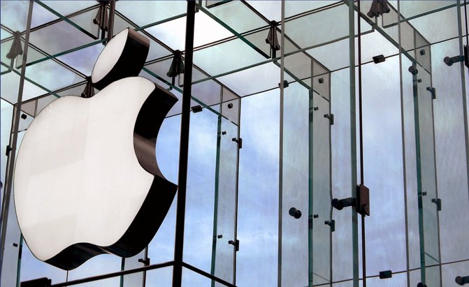 Fiat Chrysler Automobiles Wants to Build the Apple Car