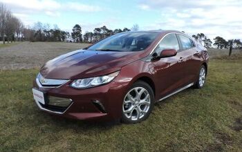 Chevrolet Volt Inches Ahead of Nissan Leaf for Top Plug-in Sales