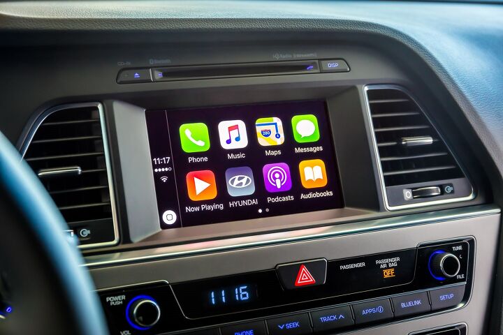 Hyundai Offers Free Upgrade for Android Auto, Apple CarPlay