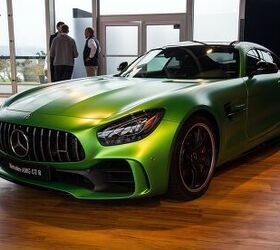Mercedes-AMG GT R Stands Out Among Supercars During US Debut