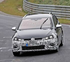 Volkswagen Golf R Facelift Smiles on Camera for Spy Photographers