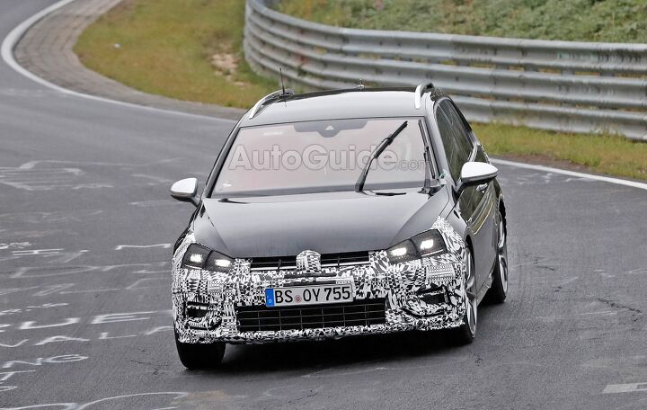 Volkswagen Golf R Facelift Smiles on Camera for Spy Photographers