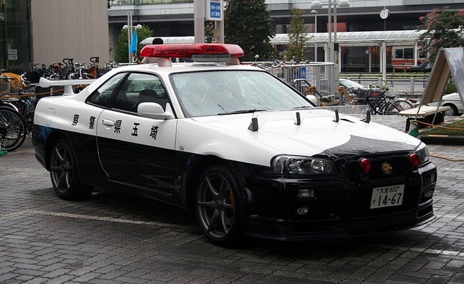 Japan's Awesome Nissan Skyline Police Car Spotted in the Wild
