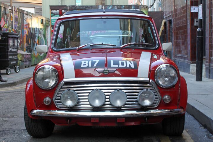 Small Car, Big City: Driving a Vintage Mini Through the Streets of London