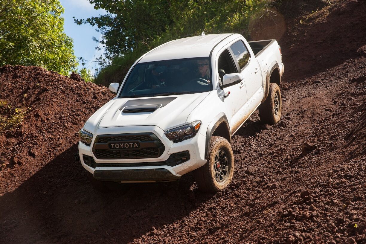 Off-Roading 101: What Are Approach and Departure Angles? | AutoGuide.com