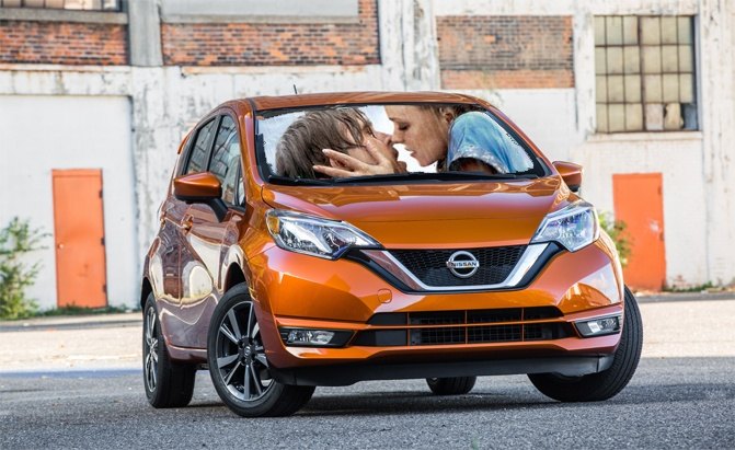 El nuevo diseno de Nissan NOTE toma como base los rasgos distintivos del nuevo lenguaje de diseno de la marca, adquiriendo un aspecto mas aerodinamico y emocionante.