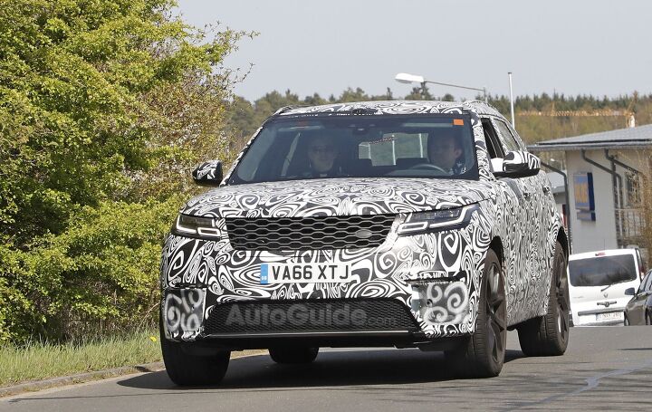 Range Rover Velar SVR Spied Playing With a Friend