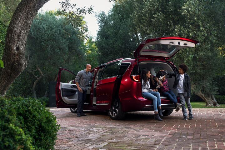 The Uconnect(R) Access app optimizes the Pacifica Hybrid's charging schedule to match your family's schedule.