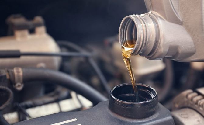 How To Choose the Right Motor Oil for Your Car: 5 Things to Consider