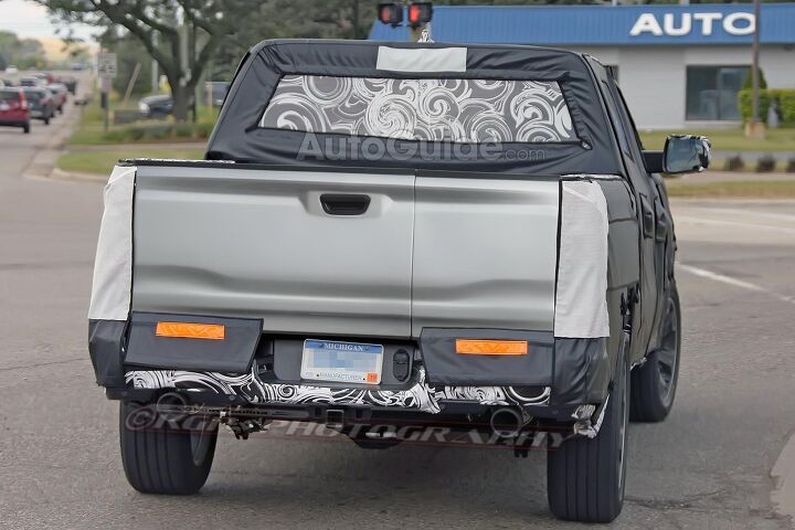 2019 Ram 1500 Spied With Its Split Folding Tailgate on Display