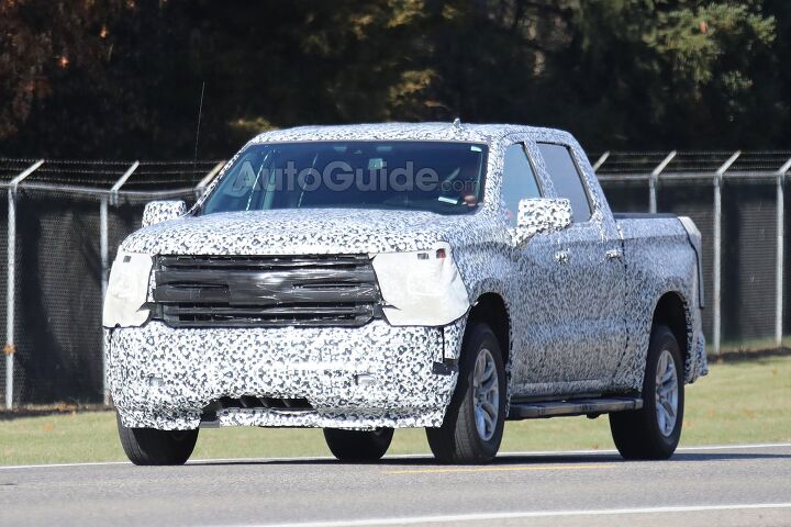 2019 Chevrolet Silverado 1500 Shows Off Its New Curves for the Camera