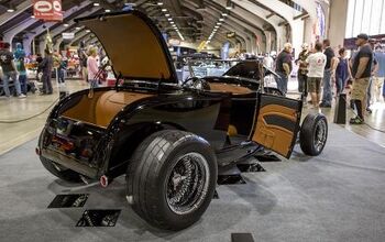 Over 1,000 Vintage Cars Populate Largest Indoor Hot Rod Show
