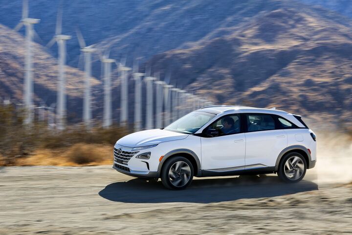 Fuel Cell-Powered Hyundai NEXO Claims 'World's Best Driving Range'