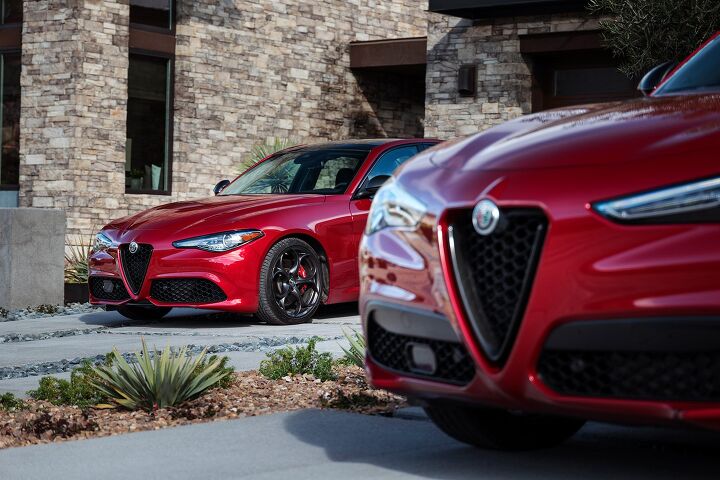 Alfa Romeo Giulia and Stelvio Debut With Blacked-Out Trim Package