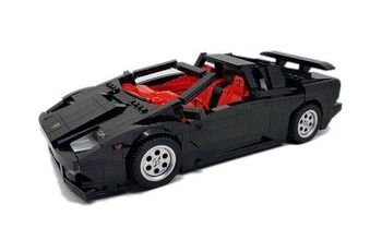 Help Make This LEGO Lamborghini Diablo a Reality