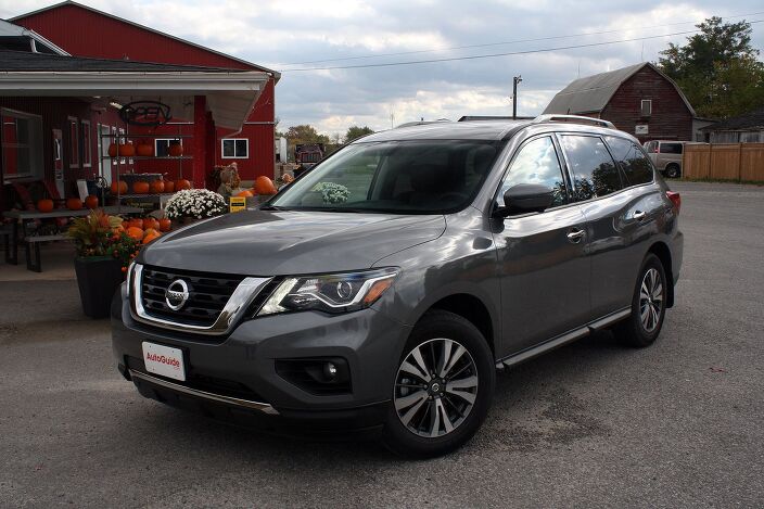 Common Nissan Pathfinder Problems | AutoGuide.com