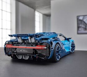 LEGO Bugatti Chiron Has an Active Rear Wing and Moving Pistons