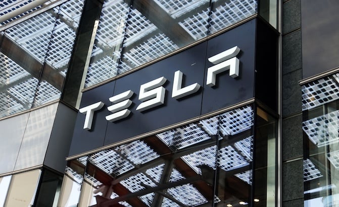 Tesla Autopilot 9.0 Update Has Alleged 'Full Self-Driving Capabilities'
