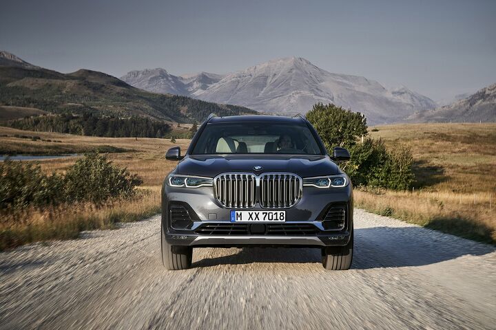 Here Comes the Very Large BMW X7 and Its Very Large Grille