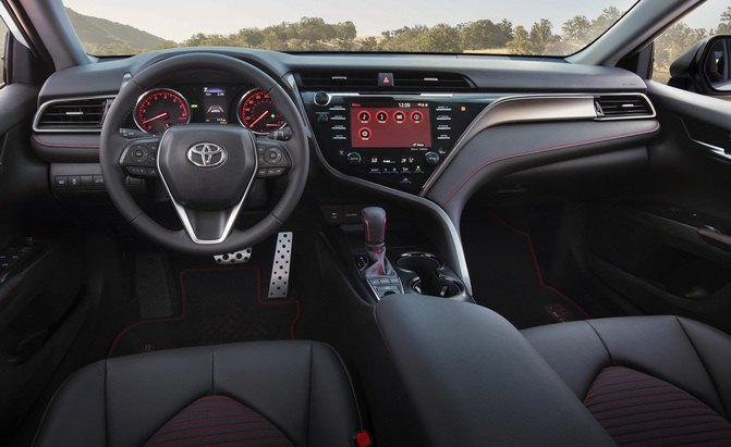 toyota debuts track tuned camry trd and avalon trd