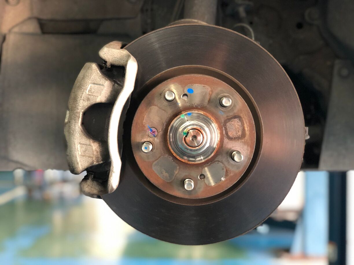 5 Brake Warning Signs You Shouldn't Ignore | AutoGuide.com