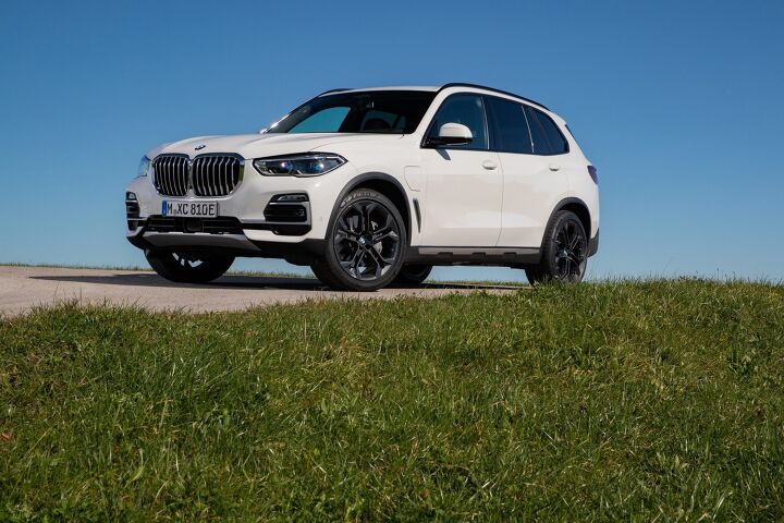 2021 BMW X5 XDrive45e Plug-In Hybrid Has 30 Miles of Electric-Only Range