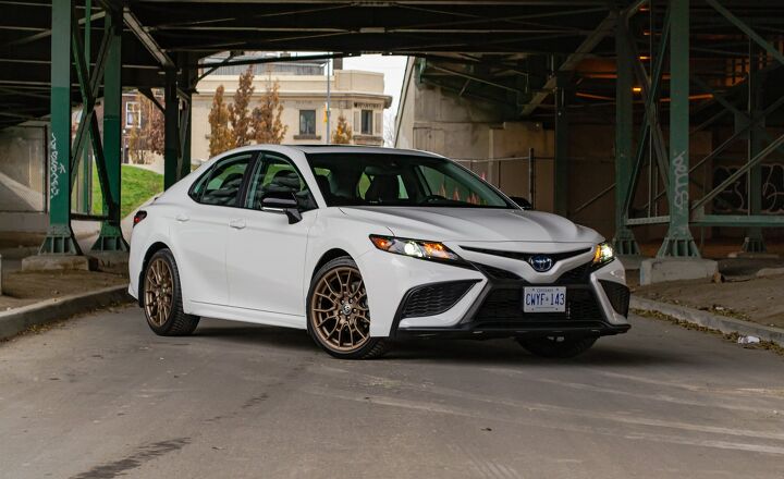 2023 toyota camry hybrid se nightshade review