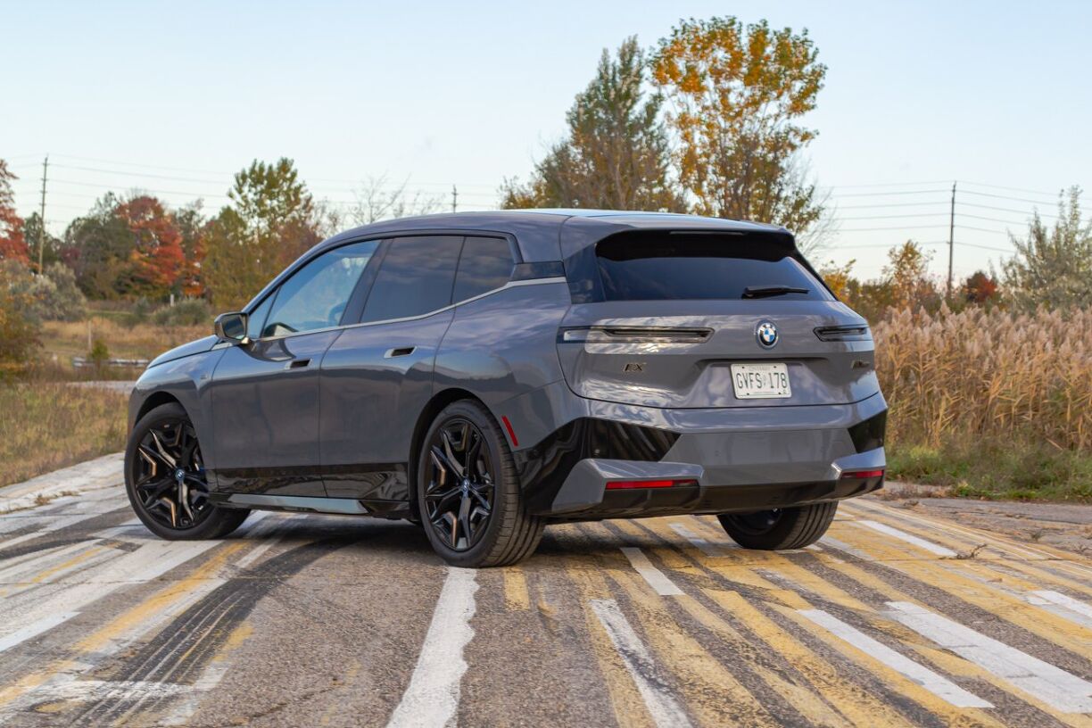 BMW IX – Review, Specs, Pricing, Features, Videos and More | AutoGuide.com