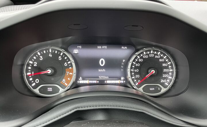 Sitting between the analog gauges on the Jeep Renegade Latitude is a digital display screen.