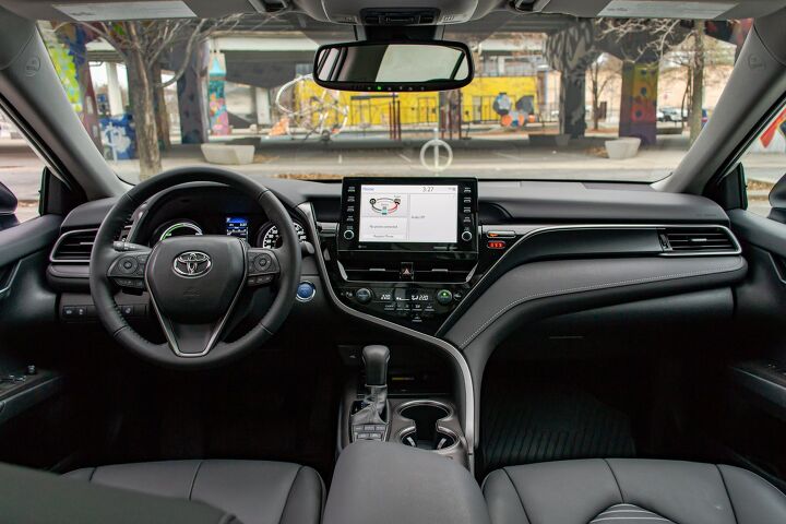 2023 toyota camry hybrid se nightshade review
