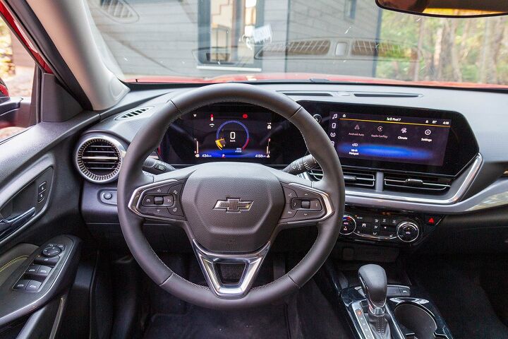 Despite the low starting price of the 2024 Chevrolet Trax, the interior doesn't look cheap. A pleasant surprise!