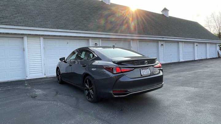 2023 lexus es 300h f sport handling review