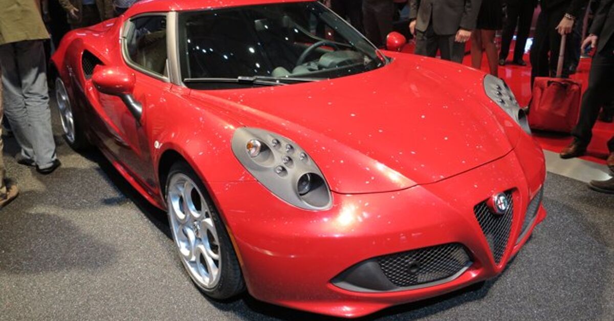 Alfa Romeo 4C Celebrates Debut With Launch Edition | AutoGuide.com
