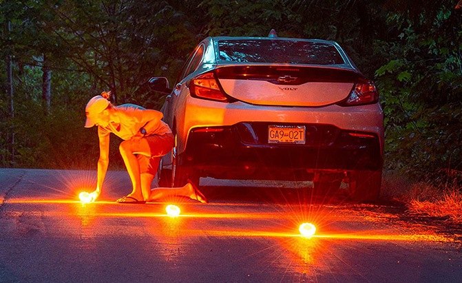 the best road flares for emergency roadside visibility