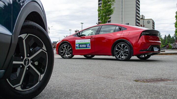 toyota prius prime vs kia niro phev comparison